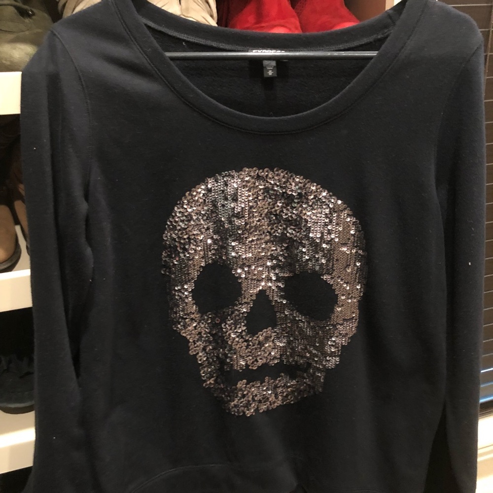 Black skull sweatshirt